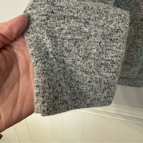 Rails Leigh Melange Grey Studded Women’s Long Sleeve V-Neck Size M GUC - Picture 5 of 8